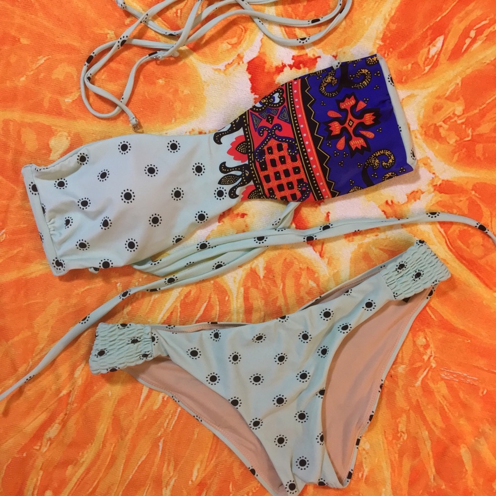 Beautiful Split bandeau bikini